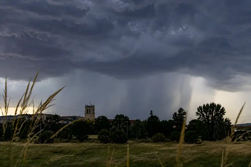 La AEMET activa avisos amarillos en Zamora por tormentas y calor de hasta 38 grados 1 La AEMET activa avisos amarillos en Zamora por tormentas y calor de hasta 38 grados