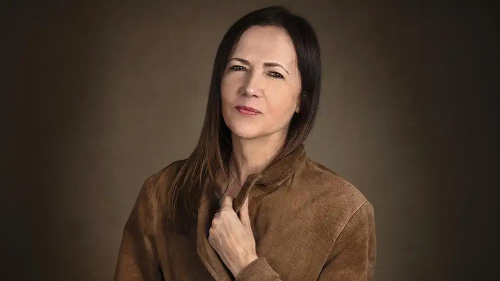 La escritora Selena Millares presenta en Benavente su novela sobre José Almoina