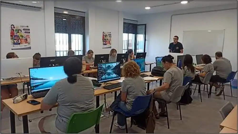 Más de 17.800 personas en Castilla y León mejoran sus competencias digitales con el programa Generación D