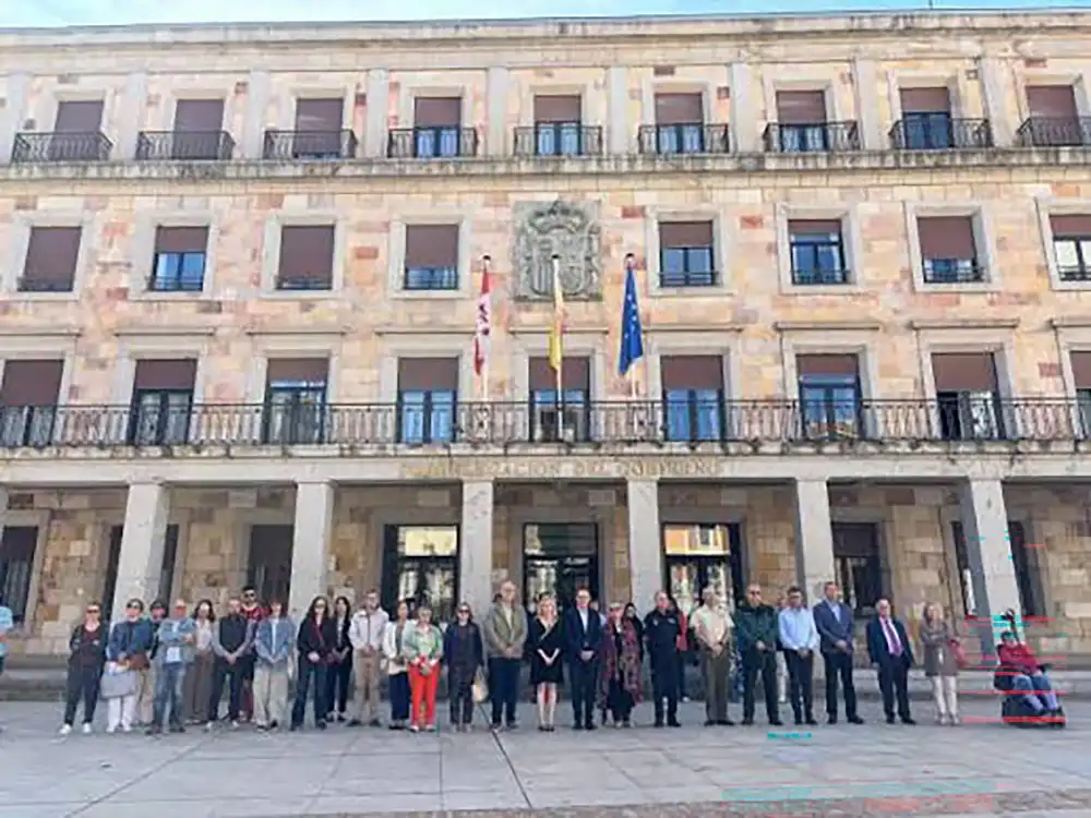 Zamora guarda un minuto de silencio por los dos últimos asesinatos machistas en Málaga y Alicante