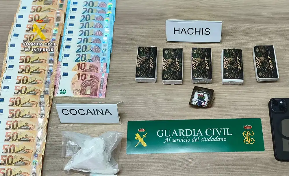 Detenido en Monfarracinos con cocaína y cinco tabletas de hachís ocultas bajo la rueda de repuesto del coche