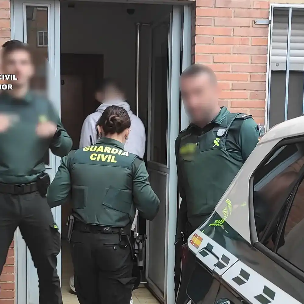 Detenido en Zamora un hombre que retuvo y agredió brutalmente a su pareja durante dos días cuando intentaba huir a Portugal 1 Detenido en Zamora un hombre que retuvo y agredió brutalmente a su pareja durante dos días cuando intentaba huir a Portugal