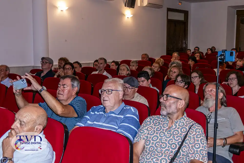 Juan María Calles gana el XXV Premio Internacional de Poesía “León Felipe” de Tábara con La tierra prometida 19