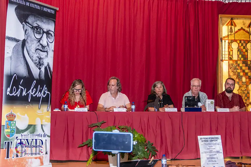 Juan María Calles gana el XXV Premio Internacional de Poesía “León Felipe” de Tábara con La tierra prometida 27