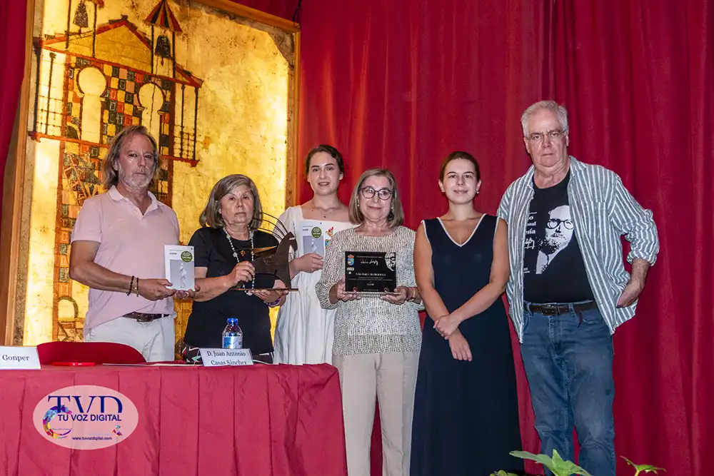 Juan María Calles gana el XXV Premio Internacional de Poesía “León Felipe” de Tábara con La tierra prometida 14