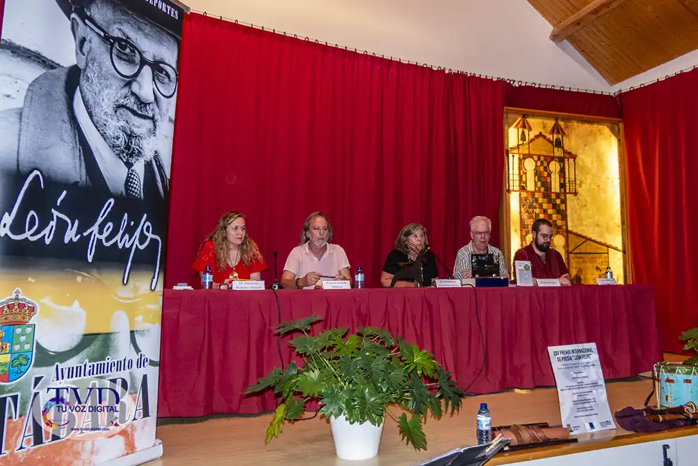 Juan María Calles gana el XXV Premio Internacional de Poesía “León Felipe” de Tábara con La tierra prometida 15