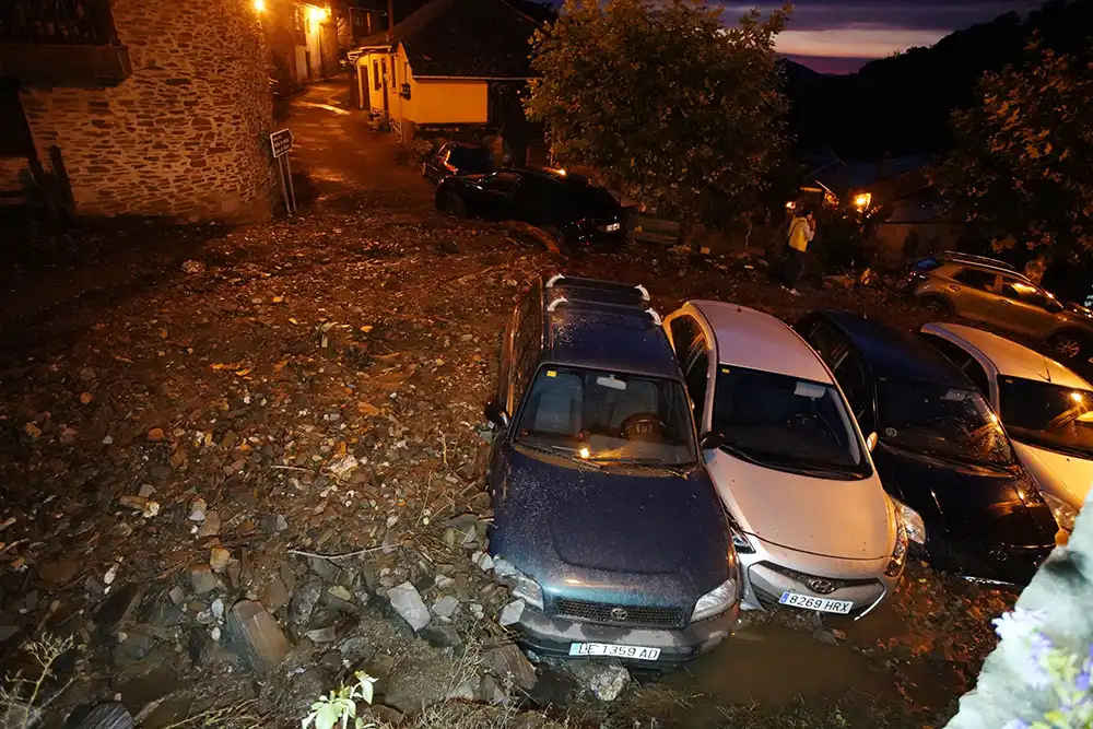 La Diócesis de Astorga muestra su cercanía a los afectados por la tormenta en Manzanedo de Valdueza y traslada sus condolencias a las familias de las fallecidas 1 La Diócesis de Astorga muestra su cercanía a los afectados por la tormenta en Manzanedo de Valdueza y traslada sus condolencias a las familias de las fallecidas