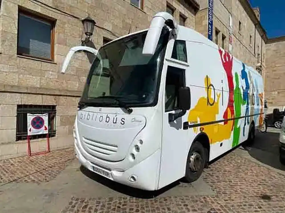 La Diputación de Zamora adjudica por 326.373 euros la compra de un nuevo bibliobús para llevar la lectura al medio rural