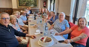 Los quintos del 45 vuelven a casa: 81 años, una mesa compartida y muchas ganas de seguir celebrando la vida