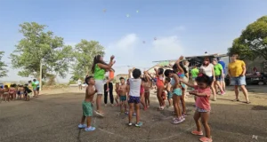 San Lorenzo continúa sus fiestas con hinchables, panderetas y una noche de música con Amon-Ra