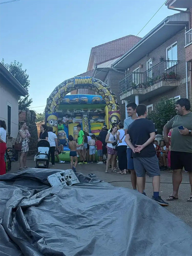 San Lorenzo continúa sus fiestas con hinchables, panderetas y una noche de música con Amon-Ra 9