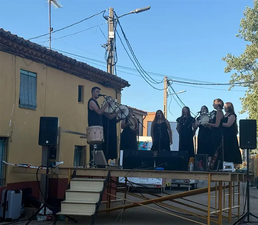 San Lorenzo continúa sus fiestas con hinchables, panderetas y una noche de música con Amon-Ra 8