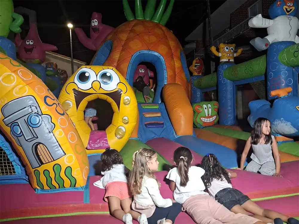 San Lorenzo continúa sus fiestas con hinchables, panderetas y una noche de música con Amon-Ra 6