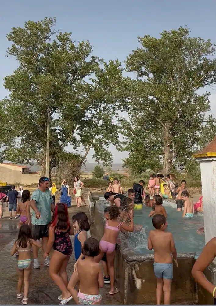 San Lorenzo se llena de agua, espuma y música en las fiestas de Tábara 2026 9