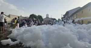 San Lorenzo se llena de agua, espuma y música en las fiestas de Tábara 2026