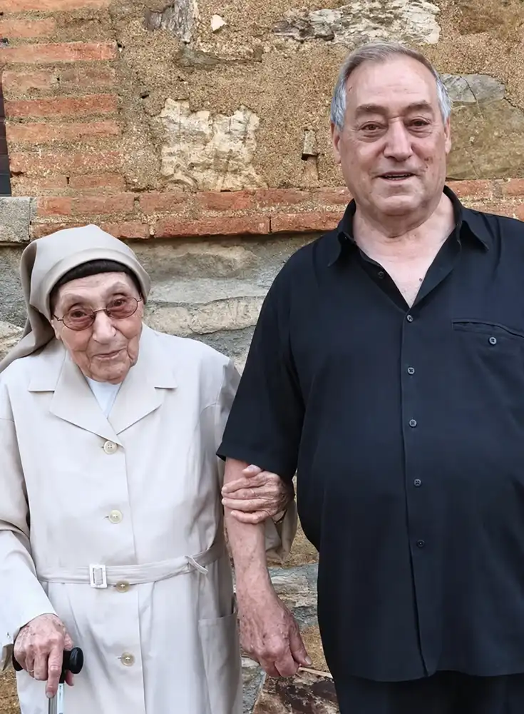 Sesnández abraza a sus 80 años: un homenaje tejido con memoria, familia y amor por el pueblo 3
