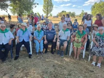 Sesnández abraza a sus 80 años: un homenaje tejido con memoria, familia y amor por el pueblo