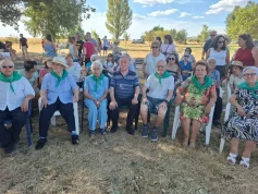 Sesnández abraza a sus 80 años: un homenaje tejido con memoria, familia y amor por el pueblo