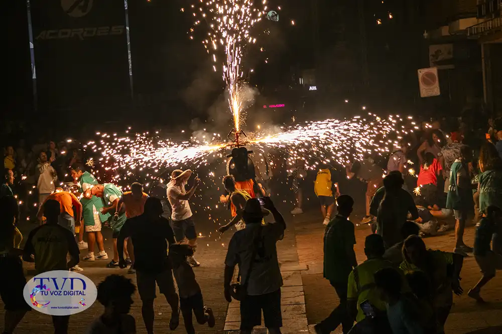 Tábara no baja el ritmo: juegos, merienda, bingo, música y toro de fuego en una jornada para disfrutar hasta la madrugada 1 Tábara encara el final de sus fiestas con una jornada de juegos, merienda popular, bingo y música hasta la madrugada