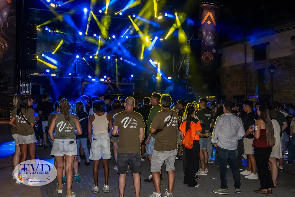 Tábara enciende sus fiestas patronales con el color de las peñas, la música y la emoción del pregón 33