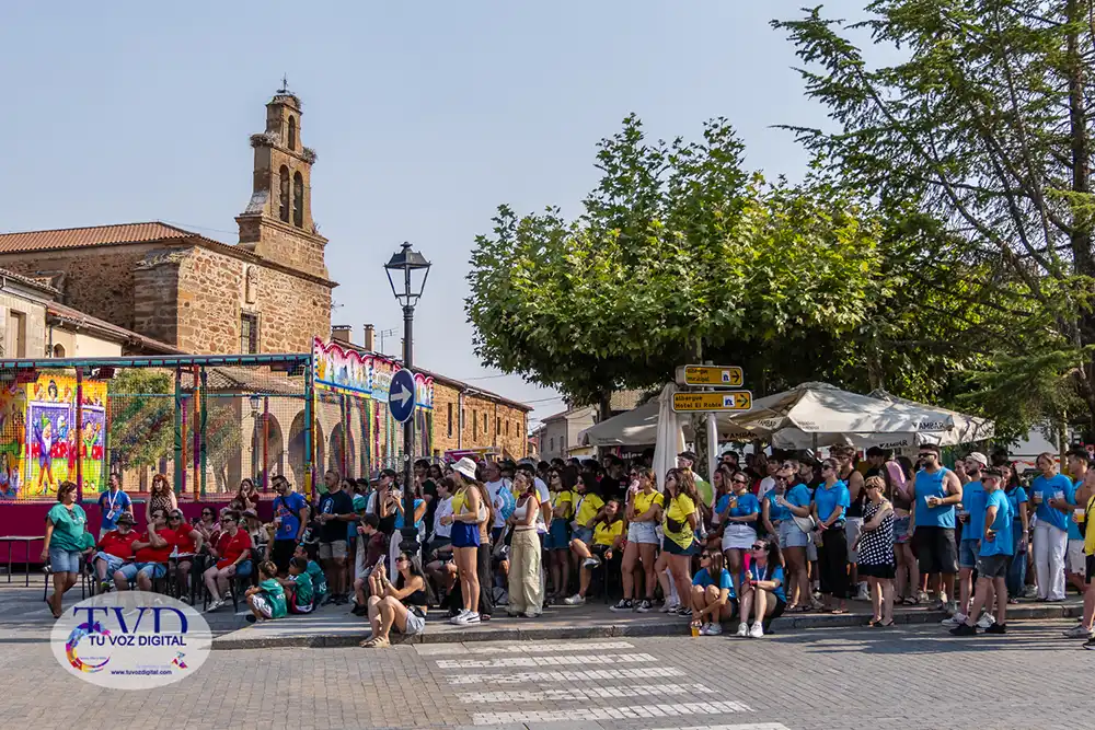 Tábara enciende sus fiestas patronales con el color de las peñas, la música y la emoción del pregón 15