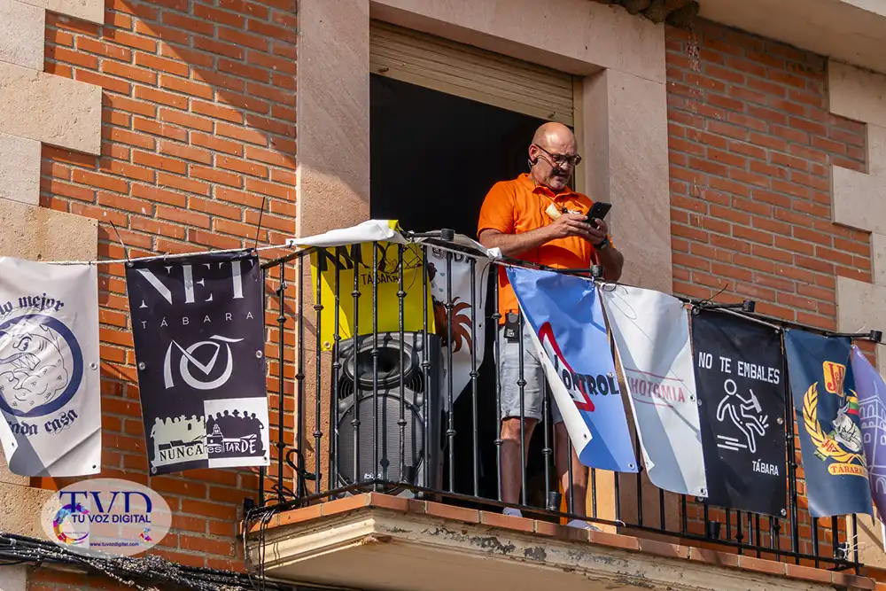 Tábara enciende sus fiestas patronales con el color de las peñas, la música y la emoción del pregón 13