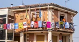 Tábara enciende sus fiestas patronales con el color de las peñas, la música y la emoción del pregón
