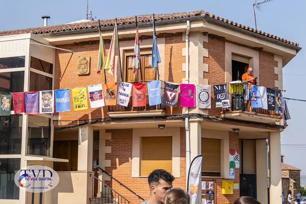 Tábara enciende sus fiestas patronales con el color de las peñas, la música y la emoción del pregón 1 Tábara enciende sus fiestas patronales con el color de las peñas, la música y la emoción del pregón