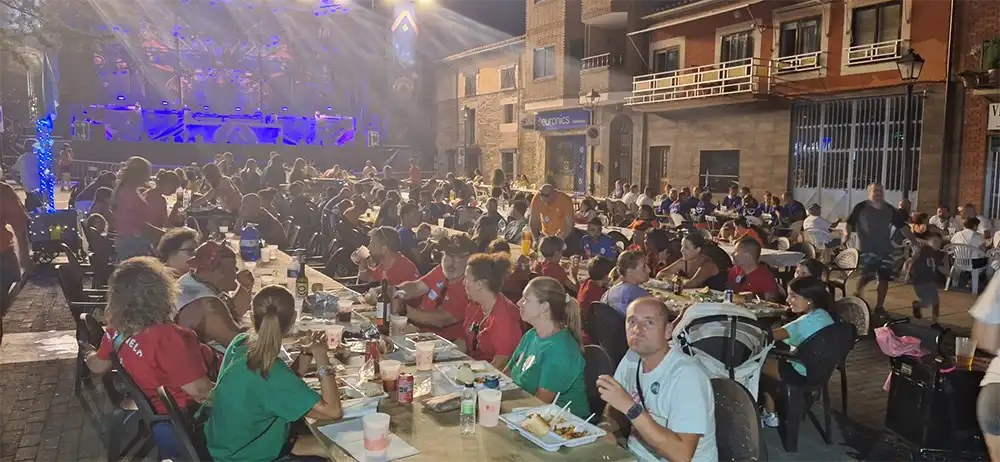Tábara enciende sus fiestas patronales con el color de las peñas, la música y la emoción del pregón 4