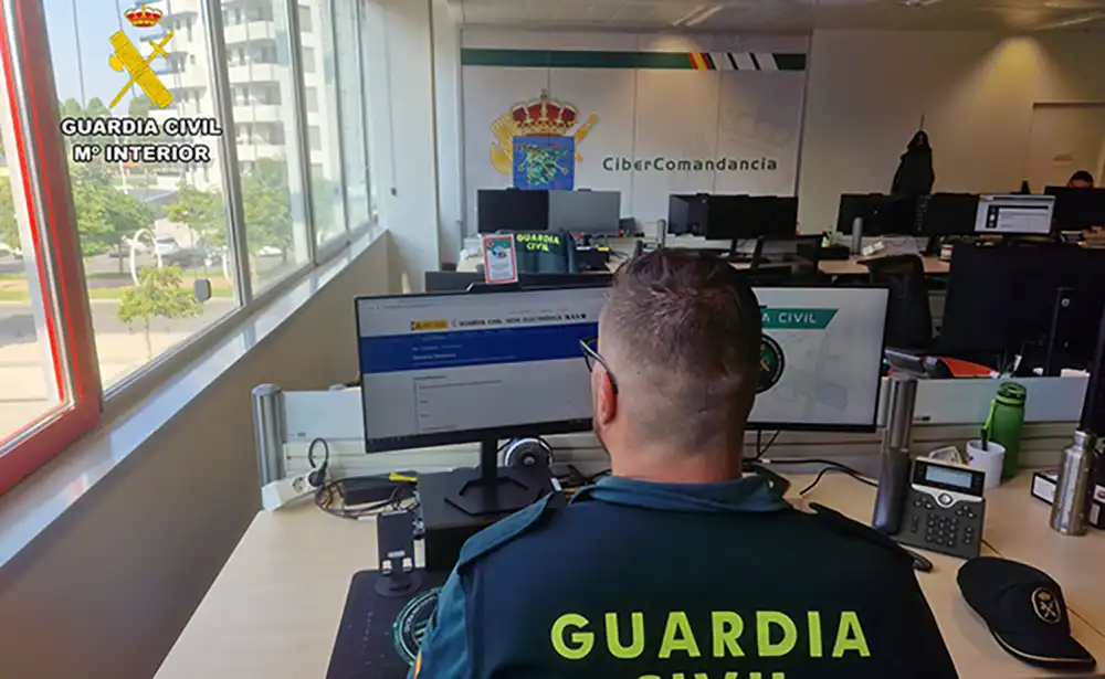 Una empresa valenciana pierde 2.000 euros tras una estafa informática con la suplantación de una empleada 1 Una empresa valenciana pierde 2.000 euros tras una estafa informática con la suplantación de una empleada