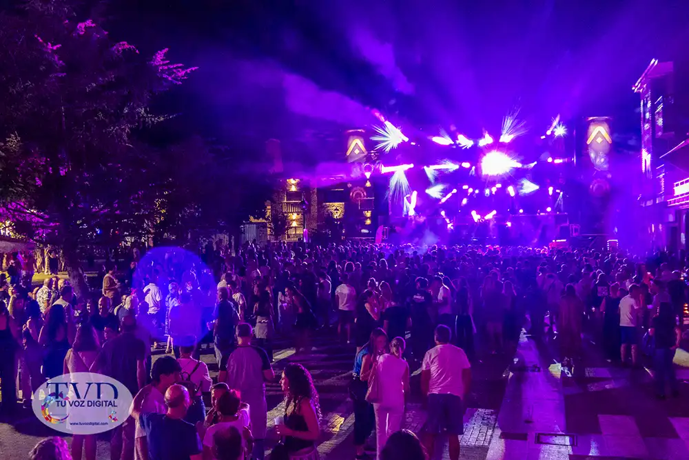 Tábara enciende sus fiestas patronales con el color de las peñas, la música y la emoción del pregón 36