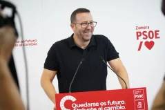 El PSOE propone reforzar la conciliación familiar en los pueblos con servicios compartidos entre municipios