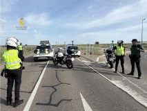 La Guardia Civil intercepta en Zamora a un conductor sin permiso en vigor tras negarse a detenerse en la A-11