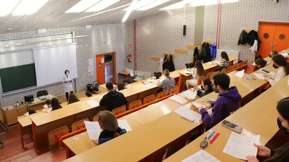La Junta ofrece ayudas de hasta 1.600 euros a universitarios de Castilla y León para estudiar y acreditar idiomas 1 La Junta ofrece ayudas de hasta 1.600 euros a universitarios de Castilla y León para estudiar y acreditar idiomas