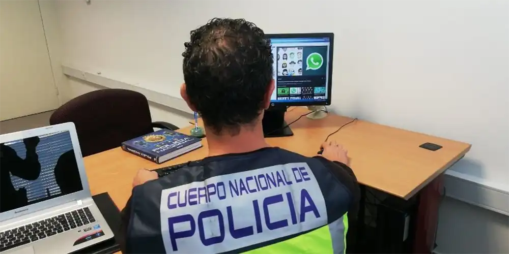 Nueva estafa en WhatsApp: los delincuentes suplantan cuentas sin bloquear al usuario y piden hasta 1.000 euros a sus contactos 1 Nueva estafa en WhatsApp: los delincuentes suplantan cuentas sin bloquear al usuario y piden hasta 1.000 euros a sus contactos