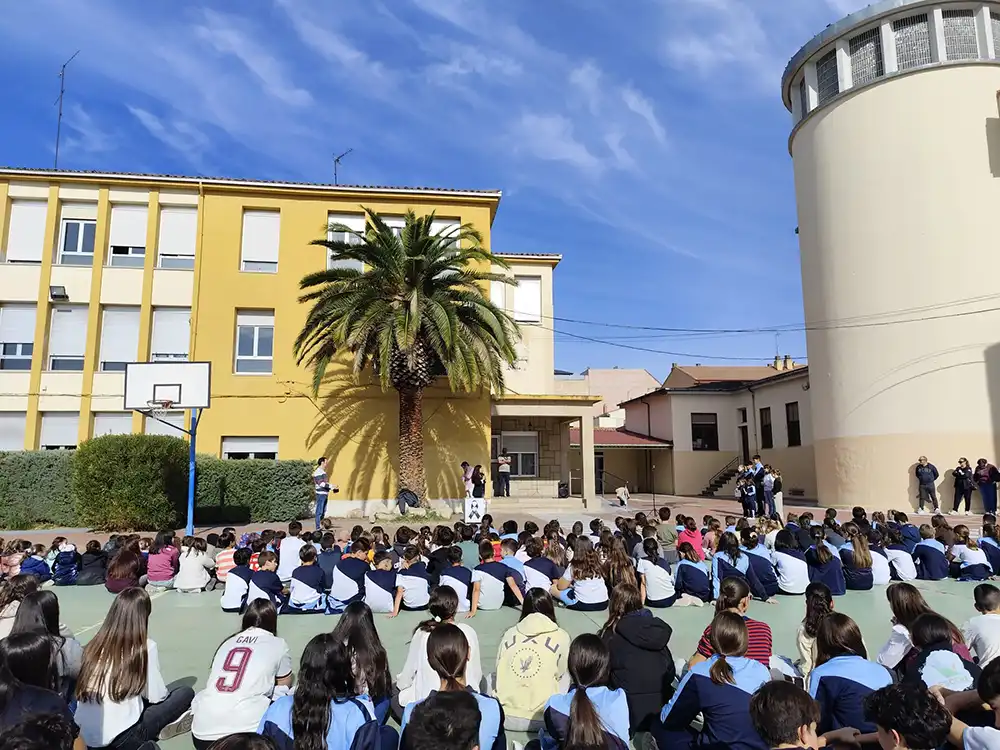 El Colegio Amor de Dios de Zamora rinde homenaje a las víctimas del accidente ferroviario de Toledo 1 El Colegio Amor de Dios de Zamora rinde homenaje a las víctimas del accidente ferroviario de Toledo