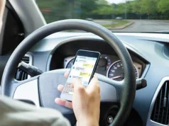 La DGT denuncia a más de 9.200 conductores por distracciones al volante en una sola semana