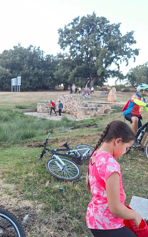 La lluvia da una tregua y permite disfrutar de la ruta en bici de Magius por Tábara 3