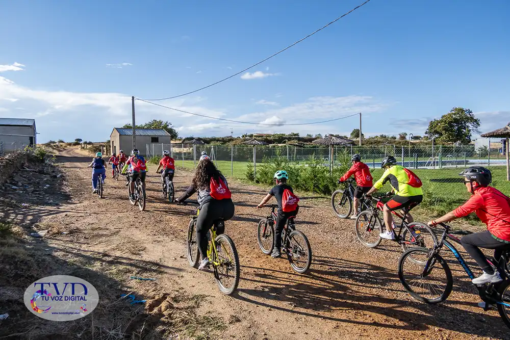 La lluvia da una tregua y permite disfrutar de la ruta en bici de Magius por Tábara 9