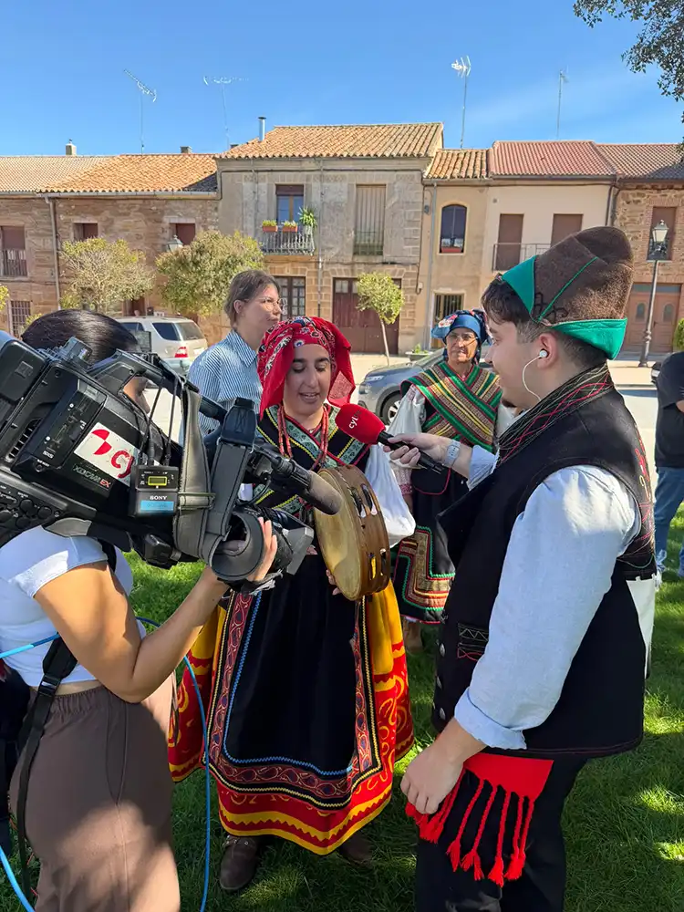 Tábara vuelve a bailar: la ilusión de todo un pueblo por recuperar sus raíces emociona en televisión 8